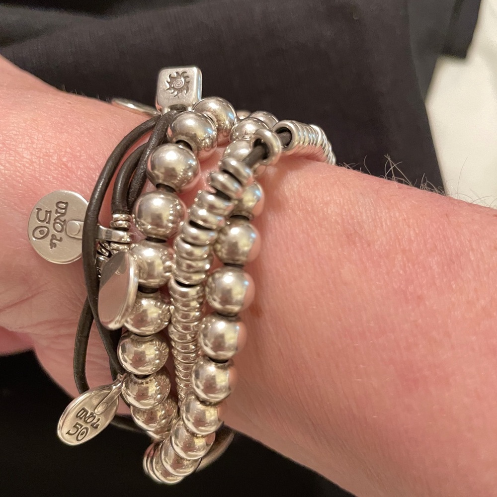 UNO De 50 Bracelet plus red rope charm